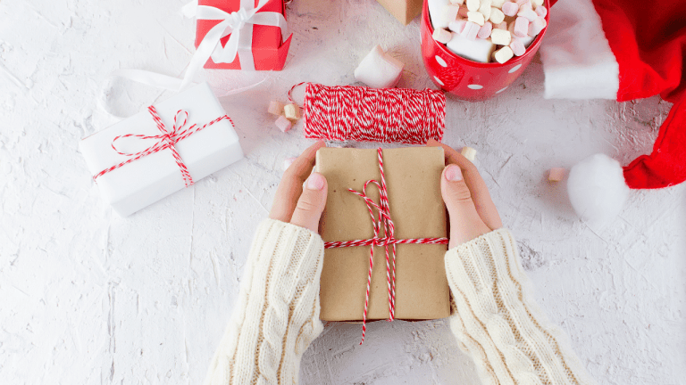 23 Cheap Gift Ideas to Gift When You’re Broke