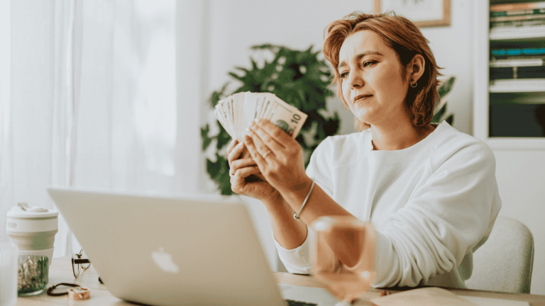 People with No Proper Tech or Coding Skills are Making $5,000+ Per Month Selling Simple AI Automations to Small Businesses (Here’s How You Can Do it Too!)